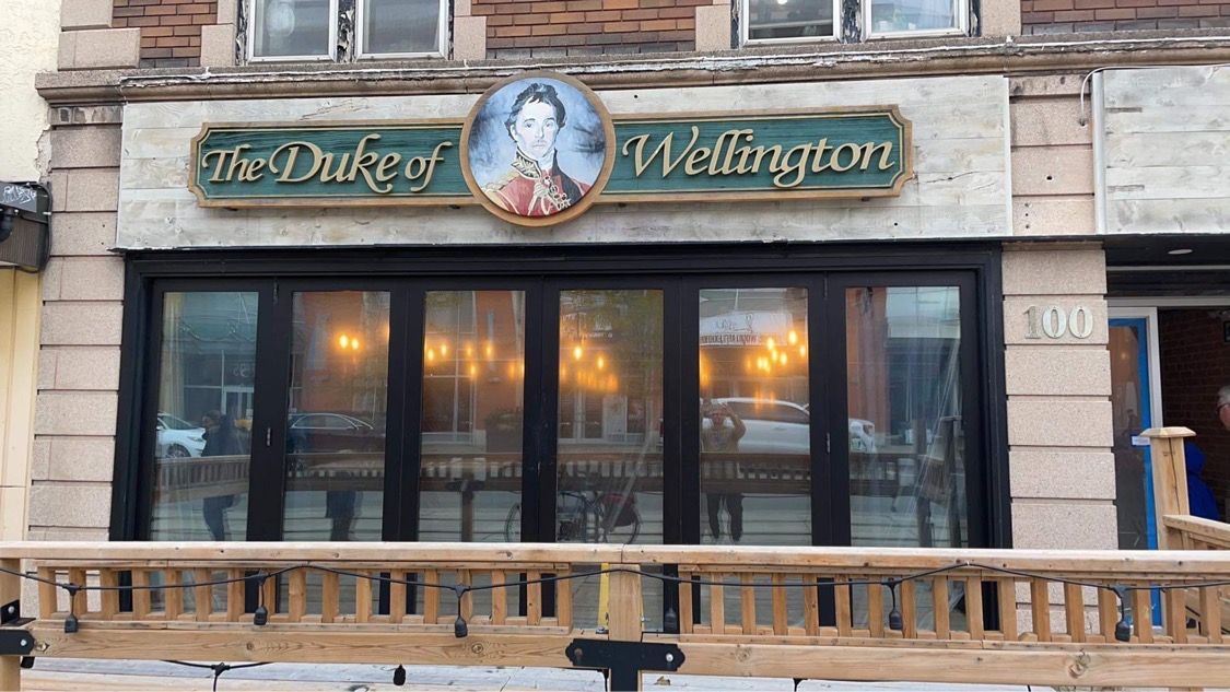 Bar_Rescue_KW's tweet photo. Hello @DukeWaterloo. They kept the sign!!! https://t.co/IaNAmOTvXD