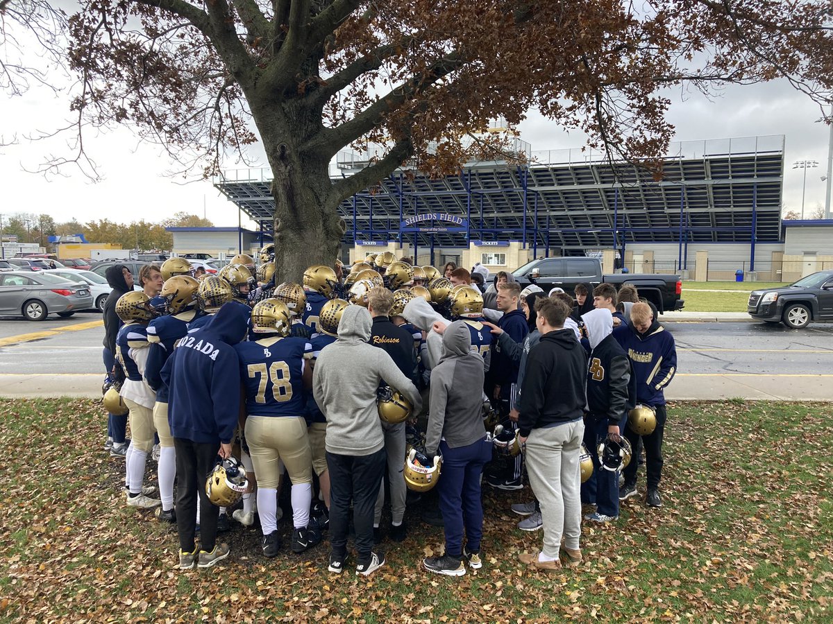 Final call at the spirit tree.  Thank you seniors!