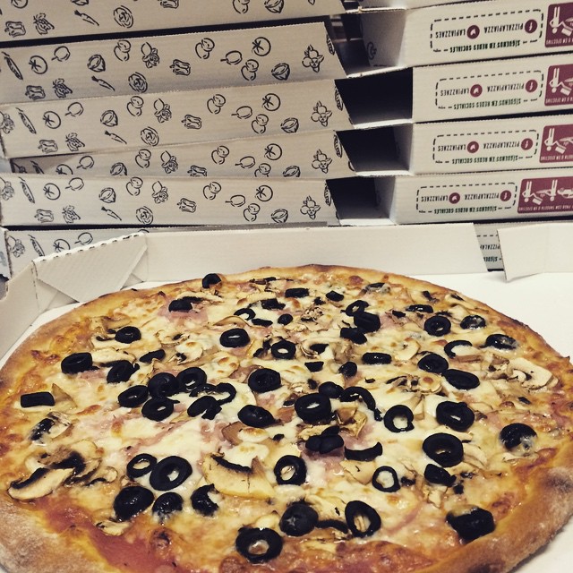 lapiazzaEs's tweet photo. Ya huele a finde...
#lapiazzaes #lapiazza #benalmádena #torremolinos https://t.co/X3InphWH2D