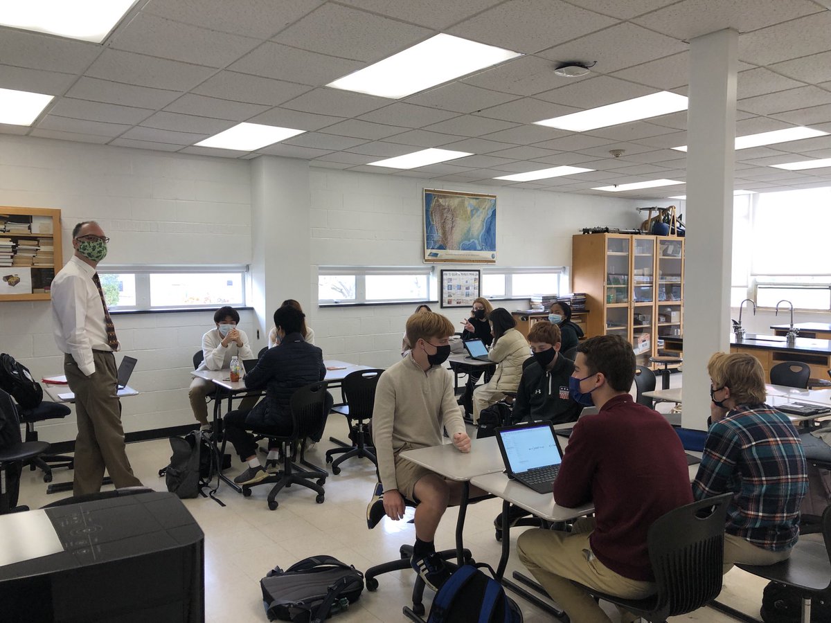 Hill3Williston's tweet image. Dr. Schmidt teaching #physicsfirst ⁦@WillistonNS⁩ on #classSaturday #willistonlearns #yearn2learn #lastclass