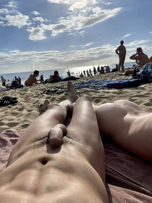 Another day at the beach of Maspalomas with @nemtysxxx ?? https://t.co/CmcIsYQfKc