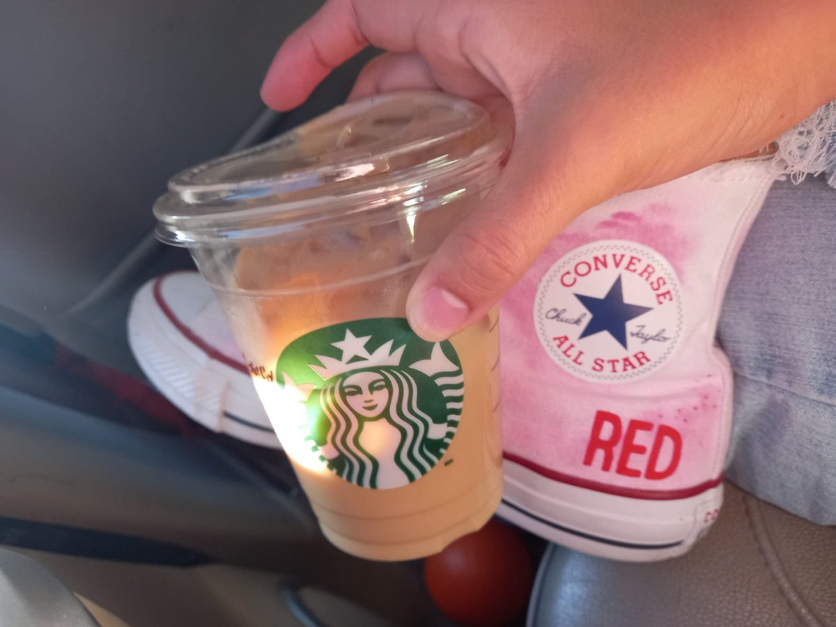 CesarCamara_'s tweet photo. Mi hija y yo disfrutando #RedTaylorsVersion #starbucksxtaylorswift 🧣🧣🧣🧣 @taylorswift13 @tayswiftmex_2 #Mexico https://t.co/ee2pcqG1f3