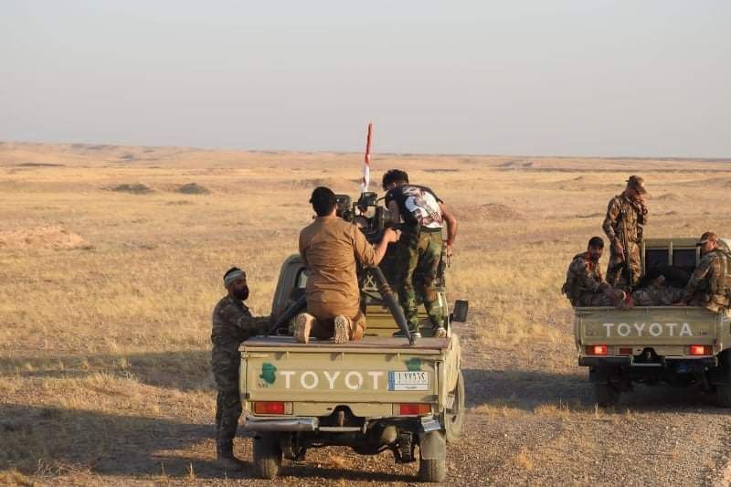 war_noir's tweet photo. #Iraq: Recent photos Popular Mobilization Forces (#PMF/#PMU) during anti-#ISIS Operation on #Hamri Mountains, #Diyala.

At least one Iranian Safir Jeep with 105/106mm M40A1 recoilless rifle can be seen. https://t.co/vFYcXo0UTL