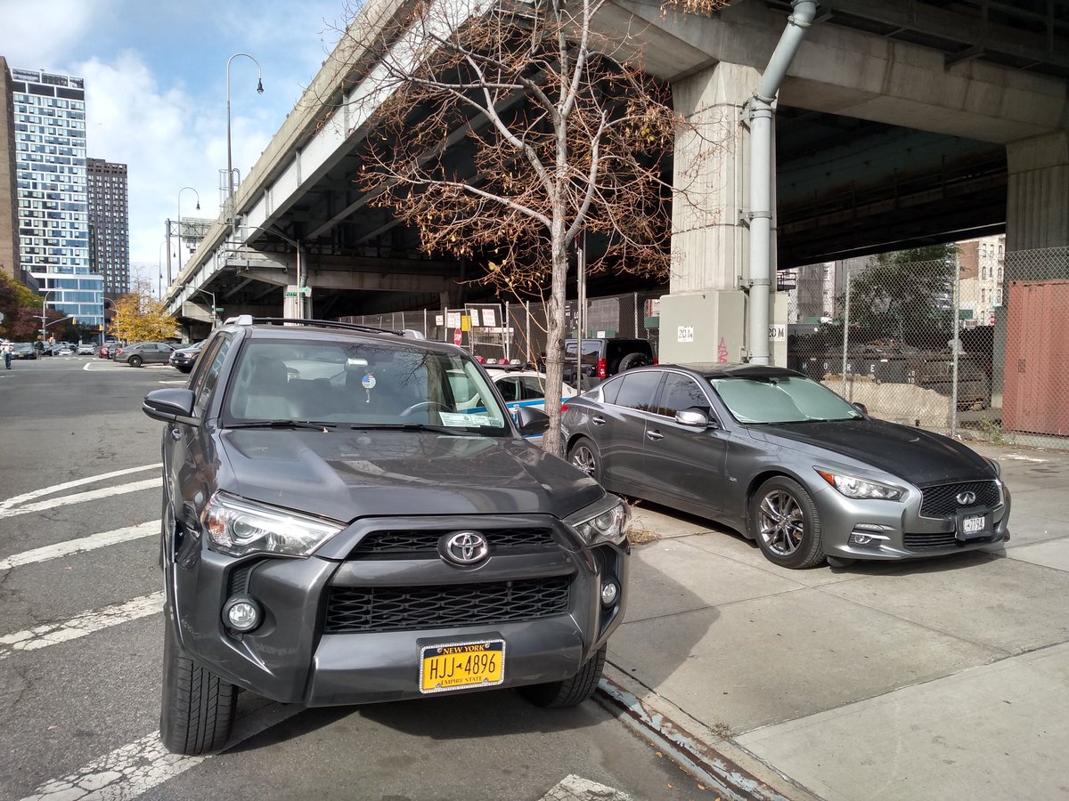 @placardabuse @NYPD7Pct @NYPDCT @NYPDShea @ericadamsfornyc @NYCMayor @CM_MargaretChin @ChrisMarteNYC @ydanis @JonCampbellGAN @MKramerTV @TinaMoorereport @NYCCouncil This morning counted at least 10 cars on the sidewalk under the bridge including this Jeep w Penn plates and a #theftvest