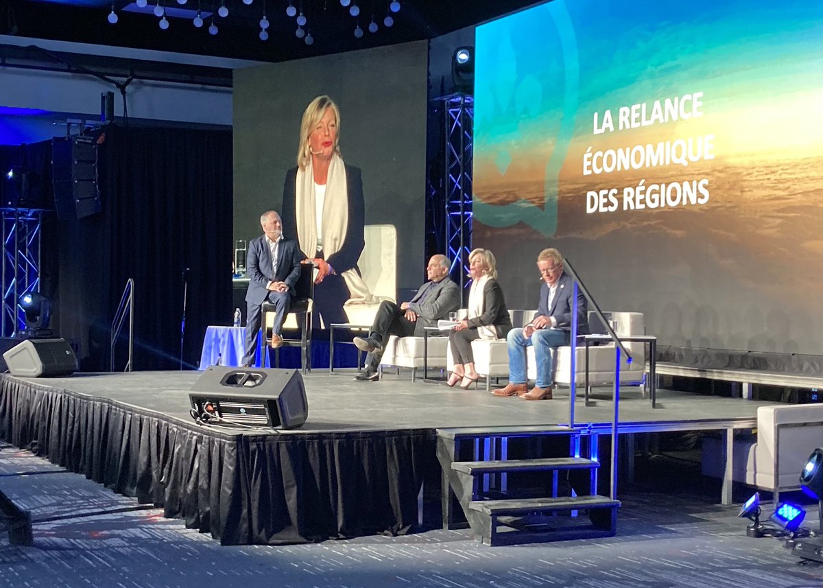 JJulienCAQ's tweet photo. On fête le 10e anniversaire de la @coalitionavenir ! J’ai l’honneur d’animer le Conseil général du parti en compagnie de @Guillemette_CAQ &amp; @Poulin_Samuel. Enfin, on peut se réunir en personne pour discuter des priorités et des enjeux qui animent nos militants ! https://t.co/HJDQDBOPde