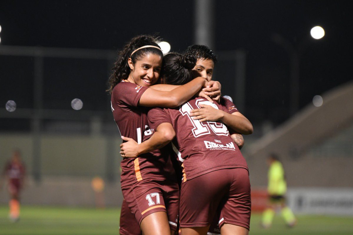 GokulamKeralaFC's tweet photo. This is all of us! 😍

What a great game by the girls tonight! 🔝 https://t.co/B1xMdUNDkP