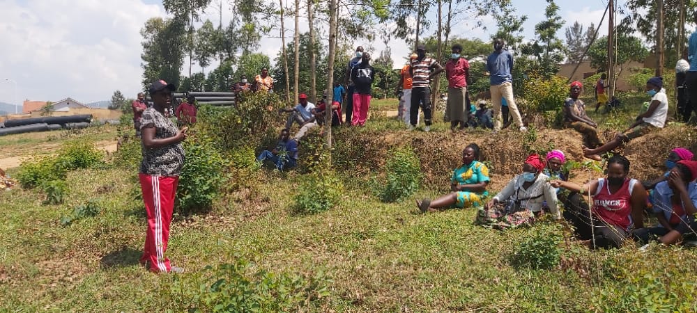 Nduba_Sector's tweet photo. None mu Murenge wa #Nduba hakozwe umuganda wibanze ku Bikorwa by'isuku hayoragurwa amasashe; Amacupa; Udupfukamunwa twakoreshejwe n'indi myanda inyanyagiye hirya no hino
Hatangiye kandi igikorwa cyo kubakira umw murubyiruko ufite ubumuga bw'ingingo
@CityofKigali @Gasabo_District https://t.co/NJKhb4TVt4