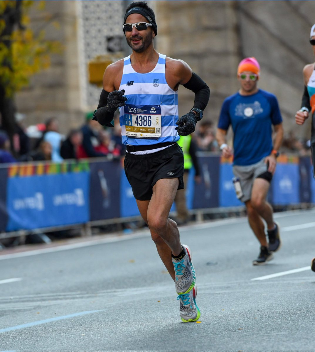 GustavoMontesFR's tweet image. Enjoy/

De eso se trata. La vida pasa a ritmo de WR. Entrar sonriendo luego del dolor que significan los 42.195 metros es un indicador, un buen indicador.

Buenos kilómetros corredores/as. A disfrutar, siempre. #WeGotNow 

#TCSnycmarathon #50yearsrunning