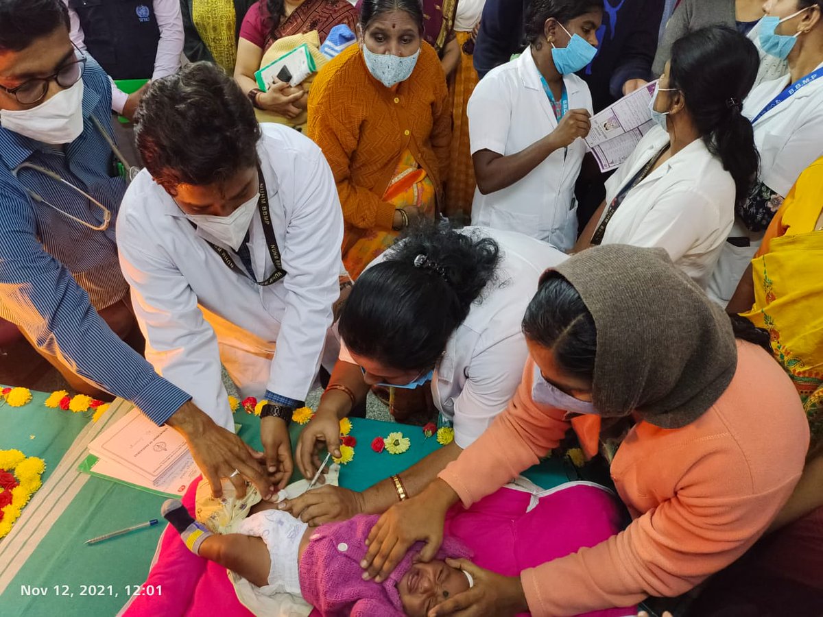 bengalurulive_'s tweet photo. Pneumonia vaccine for kids launched in #Bengaluru
#BBMP #SpecialCommissioner #ThrilokChandra launches #PCV programme in presence of #WHO representatives
https://t.co/9gXl35I9ix
#Bangalore #Karnataka #UniversalImmunizationProgramme #pneumococcalvaccine #WorldPneumoniaDay @dhfwka https://t.co/SQdcuIYM6d