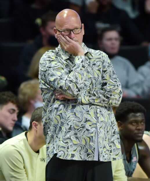 docsander30's tweet photo. ⁦@ForbesWakeHoops⁩ is sporting the new ⁦@TopConnectLead⁩ coaching attire.  I think he is doing that to support ⁦@FinnsChallenge⁩    Congrats on being 2-0. https://t.co/HVftpC9nNf
