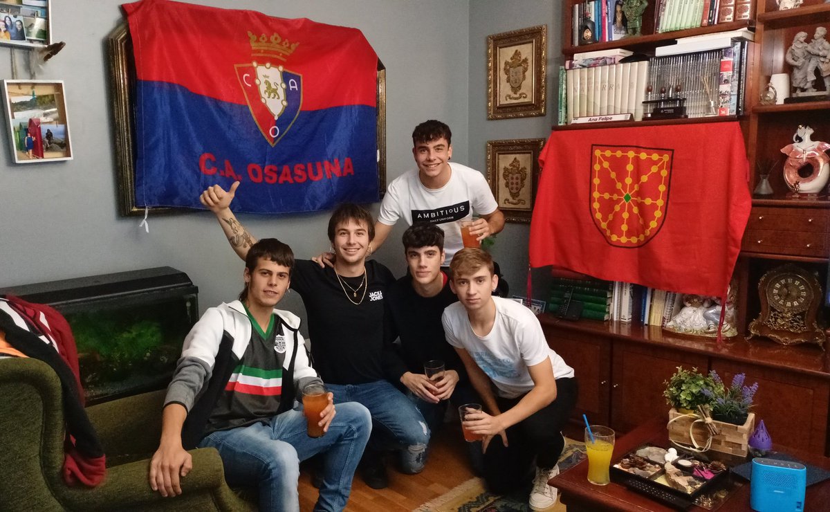 ivan_felipee's tweet photo. Previa y a ver a los chavales del juvenil, GORA OSASUNA!!!!🔴💪🏼 @CAOsasuna @miguelauriia https://t.co/dYq7gahCKT