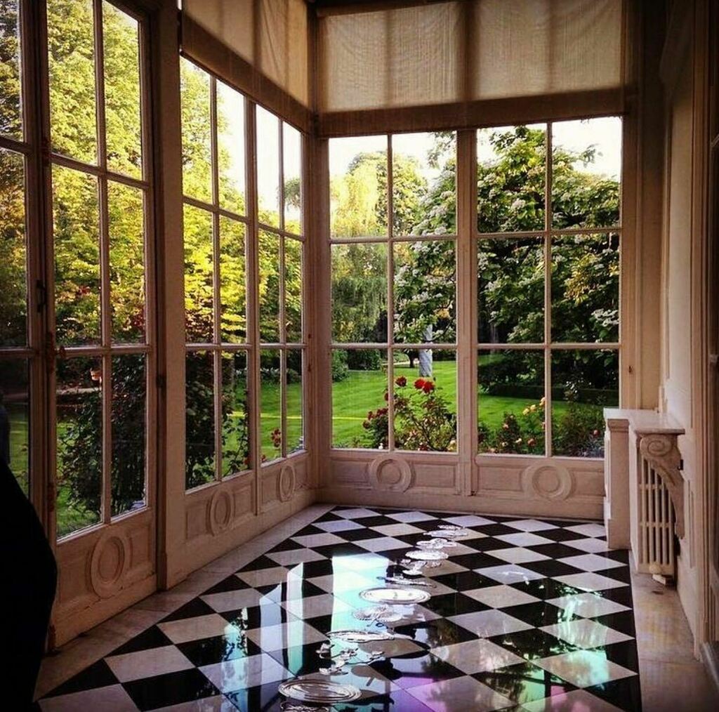 Sometimes a fragrance becomes so suffused with memory that it transforms into a sort of interior architecture; a room that we visit within the garden of our minds.

Photographer unknown

✨

.
.
.
.
.
.
.
#naturalperfume #nicheperfumery #nicheperfume #nichefragrance #fragranc…