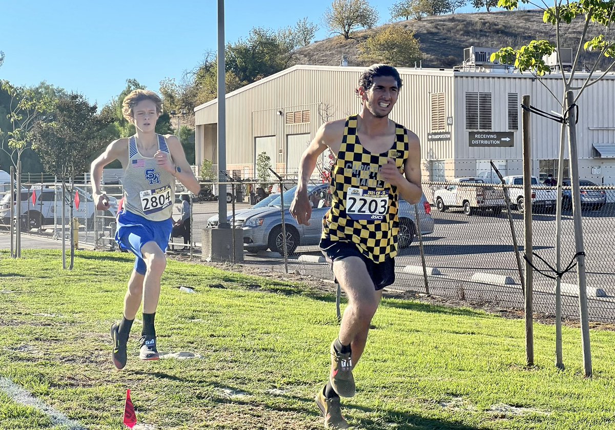 PrepCalTrack's tweet photo. The @SMCHS_XC Santa Margarita boys program continues its dream breakthrough season with a heat-winning performance over powerful Capistrano Valley at the @CIFSS Division 3 Prelims at Mt SAC. #74Degrees https://t.co/G2TKA5jqCs