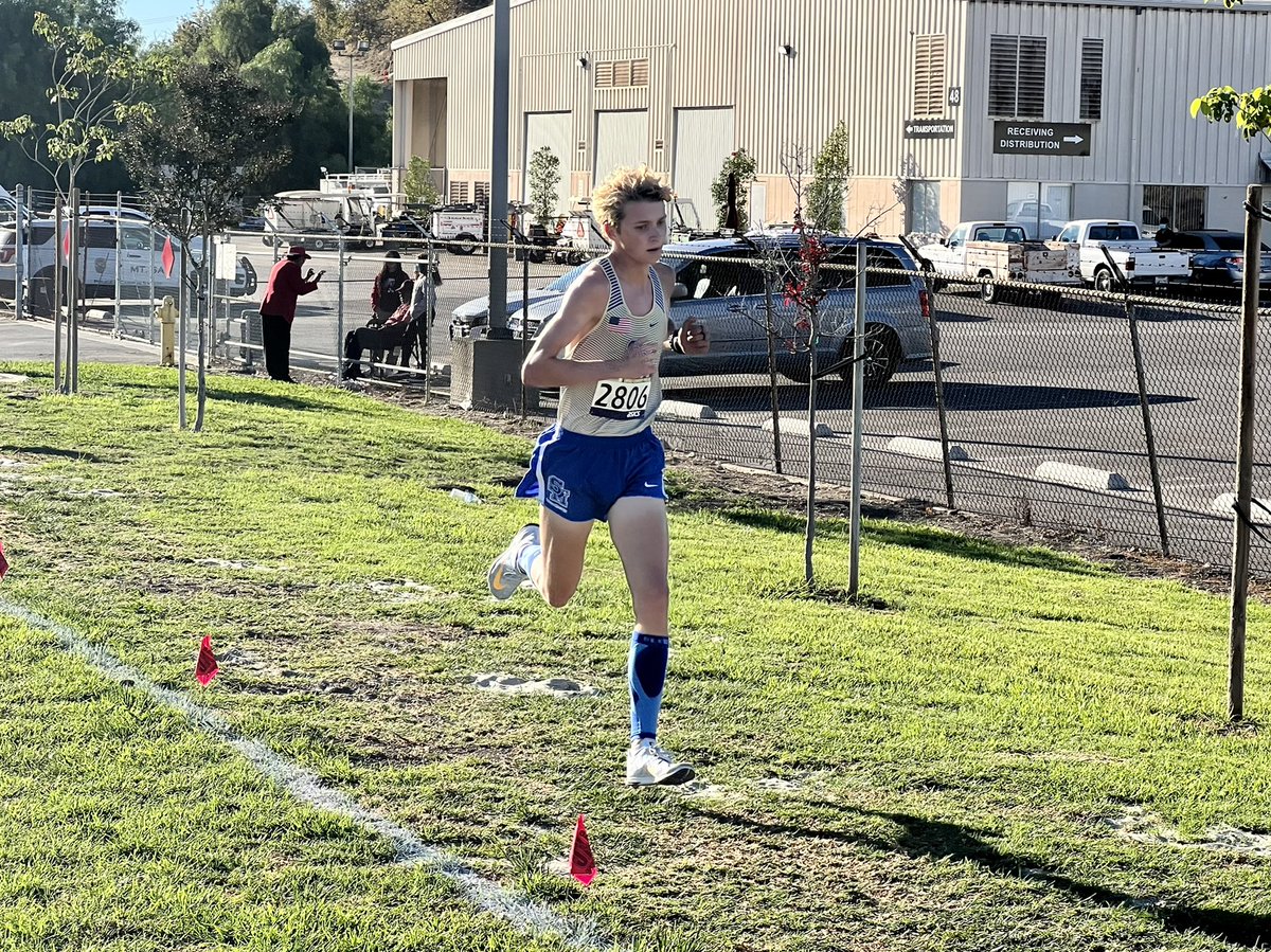 PrepCalTrack's tweet photo. The @SMCHS_XC Santa Margarita boys program continues its dream breakthrough season with a heat-winning performance over powerful Capistrano Valley at the @CIFSS Division 3 Prelims at Mt SAC. #74Degrees https://t.co/G2TKA5jqCs