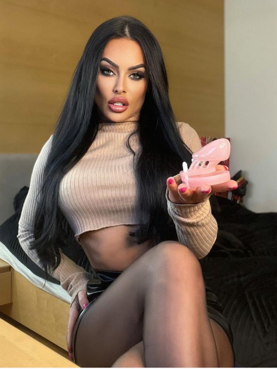 ⚜️Chastity is so much better when Mistress <a href="/Evil__Woman_/">Evil Woman</a> is in control.

🎥iWantClips iwantclips.com/store/769441/E…

🖼️OnlyFans onlyfans.com/evilwoman

[ findom femdom mistress chastity ]