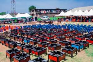 The wife of the Oyo State Governor, Engineer Olufunke Makinde empowers over 500 people in Ogbomoso.