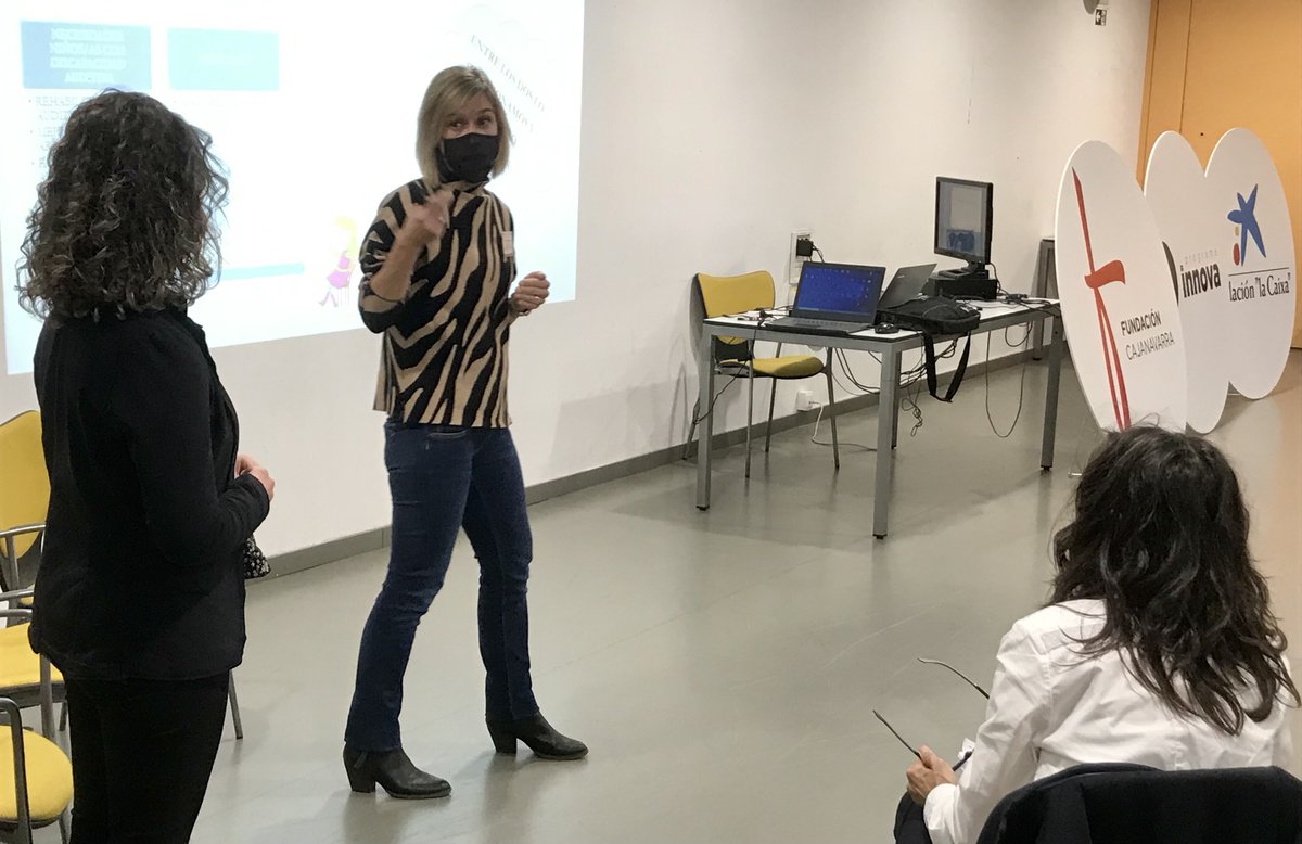 speechlabunav's tweet photo. Este 11 de noviembre se celebró un encuentro del Programa Innova en Civican, financiado por @FundCajaNavarra y @FundlaCaixa. Nuestro laboratorio, representado por Judit Ayala, participó junto a @EUNATE_ASOC, dando a conocer las bases del proyecto “Escucho, veo y hablo”. https://t.co/bE5jrASvYR