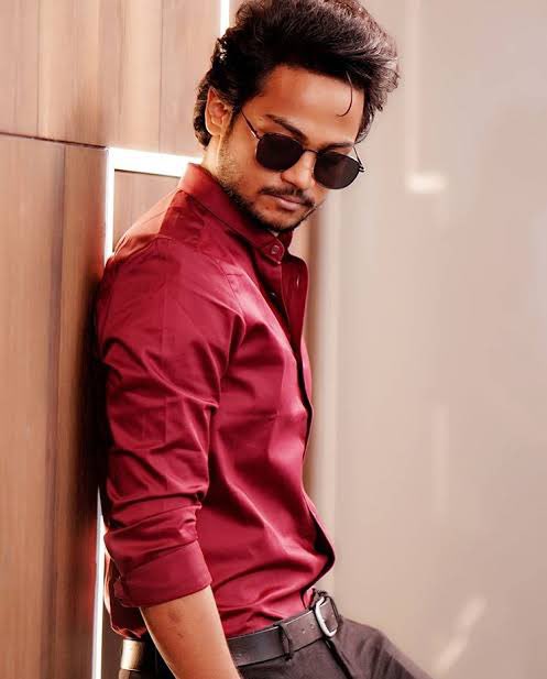 HarpikPandya33's tweet photo. Come on Come on.. He's got a bag of tricks
Come on Come on.. Beware you trendy chicks
Come on Come on.. Heart hijacker nammodhe

Come on Come on.. He's a jadhoogar
Come on Come on.. He gives u fever
Come on Come on.. He's a cool cracker taakkodhe😎🤩🥳
 #MrCoolShannu https://t.co/4Oy5XDqORW
