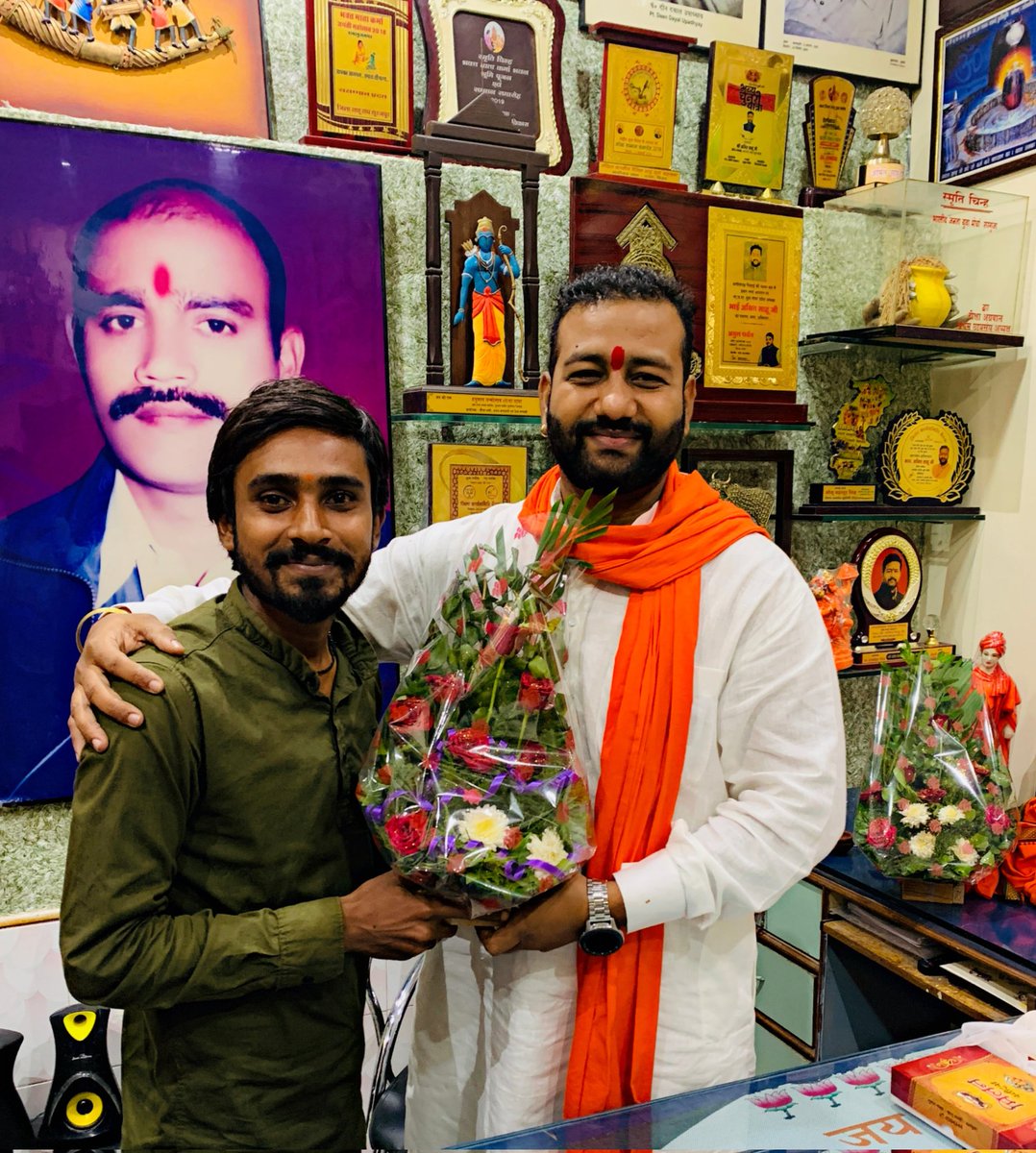 surajsahurdcg's tweet photo. हमारे साहू समाज की शान मार्गदर्शक बड़े भैया श्री @AmitSahuBjp  जी प्रदेश अध्यक्ष @BJYMCGState  से उनके निवास में सौजन्य भेंट कर आशीर्वाद लिया @reddropcg  के कार्यक्रम में आने के लिए आमंत्रित किए  @vikasjaiswal_23 @virendradubey86 @BJYM @niteshsahubjym @BJYM4CGState @CRS_YODHHA https://t.co/1KmqPO9JMP
