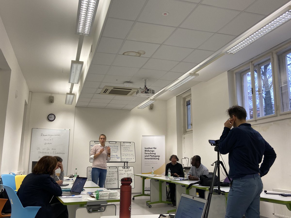 dikola_mlu's tweet photo. Nach drei ereignisreichen Tagen stand heute die Diskussion unseres #DiCoTe-Meetings im Fokus: Welches Transferpotential bieten die Projekte der Gastgeber*innen u. an welche Themen u. Fragen können wir bei unseren nächsten Meetings anknüpfen? 
!B https://t.co/2DkB4vAp4S