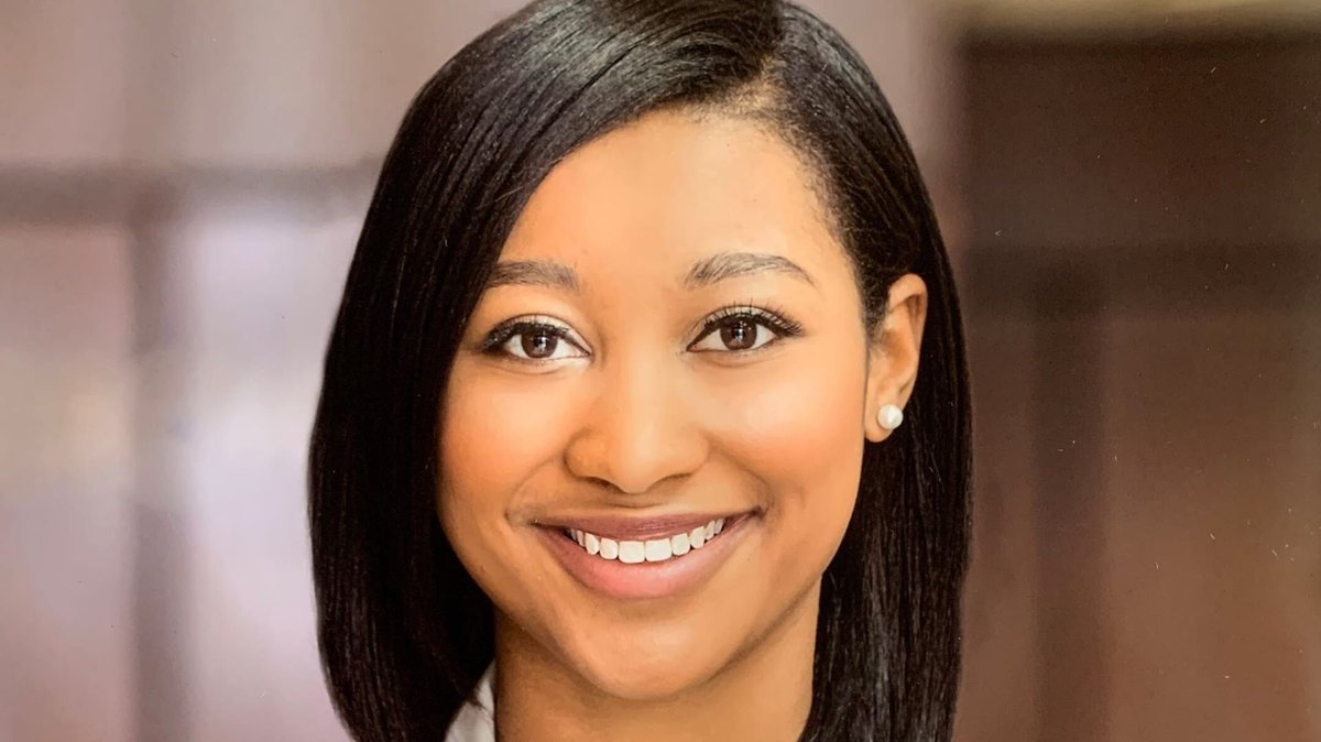 HarvardHBS's tweet photo. Gabrielle Porter (MBA 2023) knew she wanted to attend HBS for years. Her first experience with the #CaseMethod, during #SVMP, left an impact that led to her enrolling in our MBA program. #HBSCase100
Read more about her via @ClearAdmit: https://t.co/ZG4JaTi0fi https://t.co/T4mxJe4qyZ