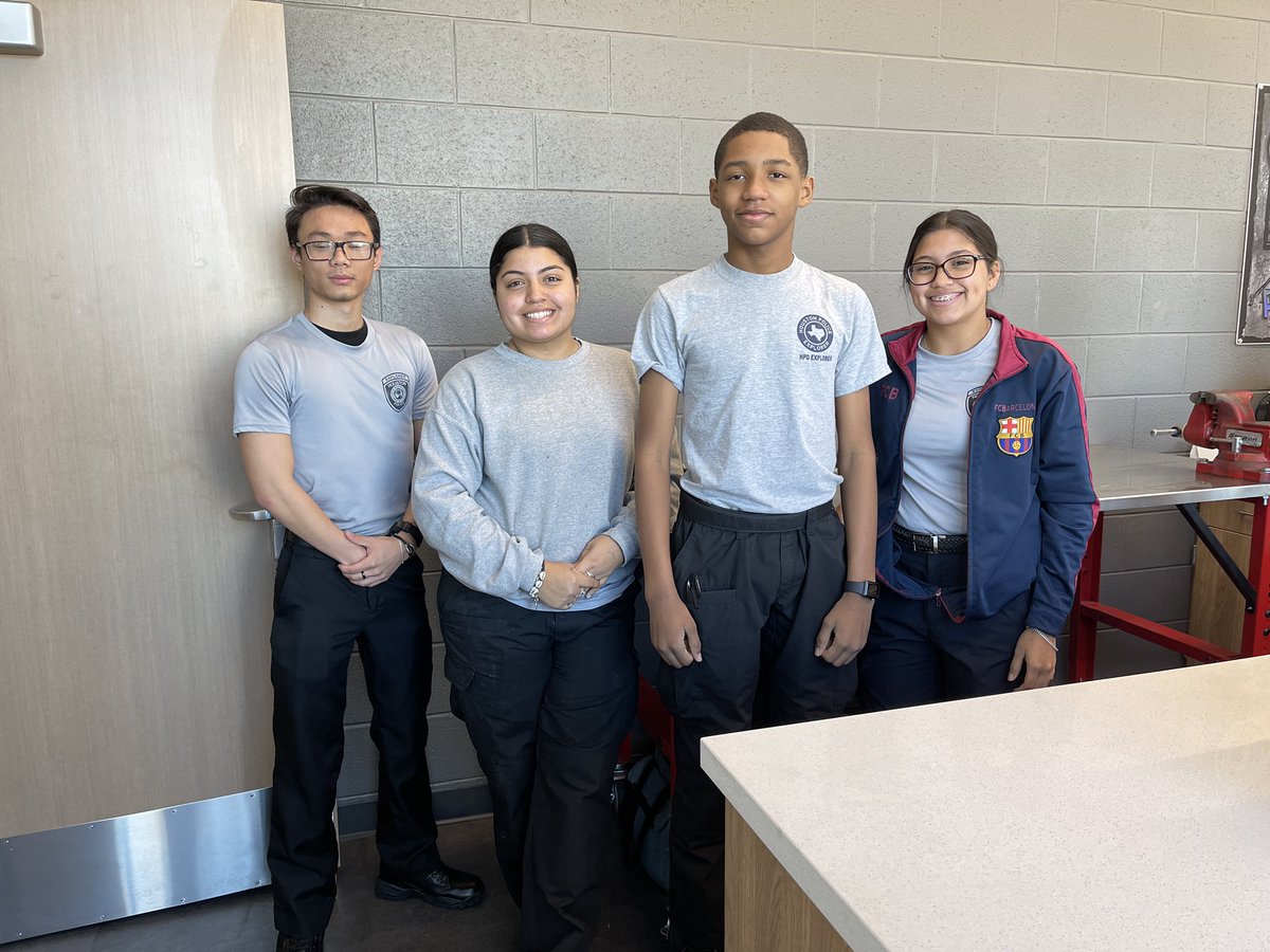 HPD_Explorers's tweet photo. Westside #HPDExplorers are in Alief assisting @houstonpolice Auto Theft Division with a free catalytic converter painting/etching event. This is a great way to give back to the community. https://t.co/gQi3LUP2LJ