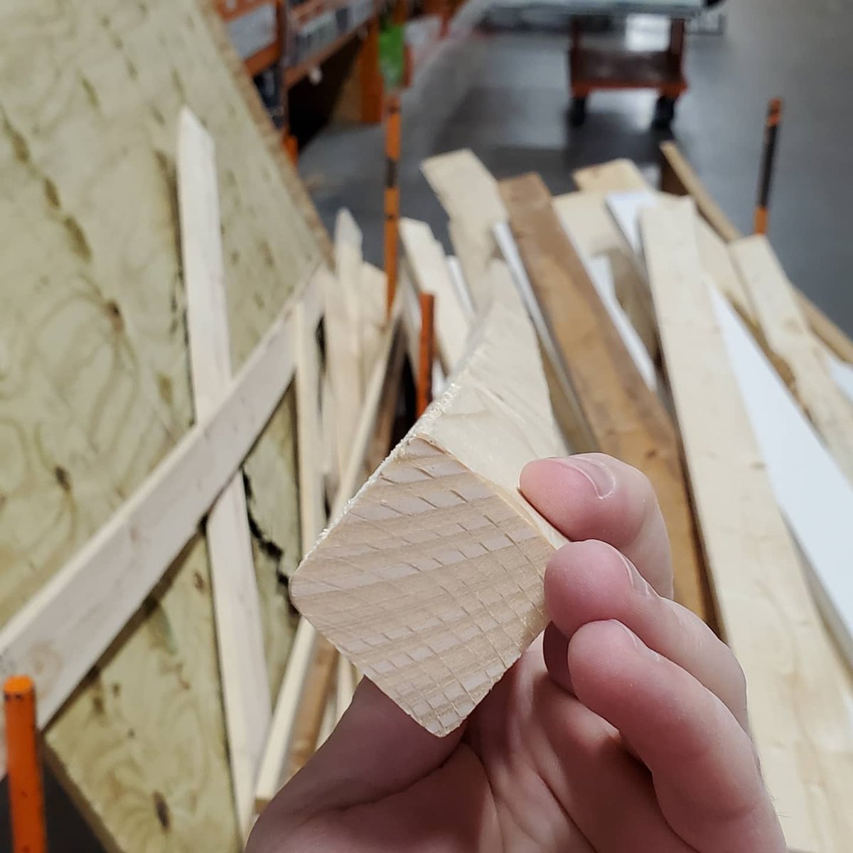 Acornwerx's tweet photo. Found some rough twisted wood at the local big box store. But found a few decent ones and at 70% off. Time to design a project.
.
.
.
#woodshop #wood #woodboards #secondhandlumber #lumber #amateurwoodworker #amateurwoodshop #woodprojects https://t.co/ago3aDd4EA