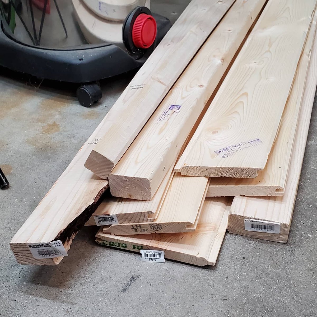 Found some rough twisted wood at the local big box store. But found a few decent ones and at 70% off. Time to design a project.
.
.
.
#woodshop #wood #woodboards #secondhandlumber #lumber #amateurwoodworker #amateurwoodshop #woodprojects