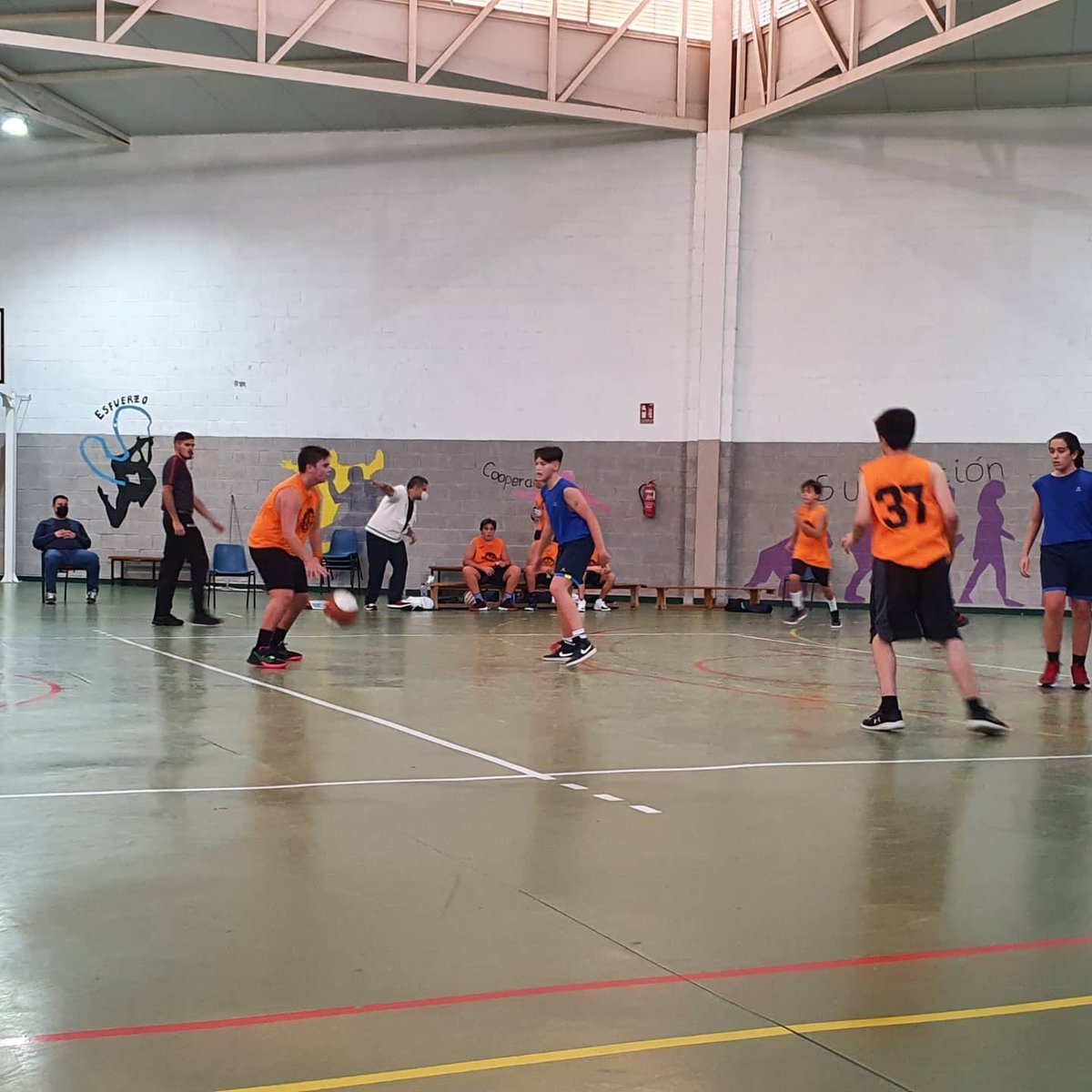 JesuitinasMuCD's tweet photo. Primera victoria de nuestros 🏀Cadetes contra @CBElCarmen!! Orgullosos del trabajo bien hecho y a seguir mejorando.
#vamosJesuitinas #basketmurcia #baloncestoMurcia #fbrm @FBRegionMurcia https://t.co/2tY7mIPtBx