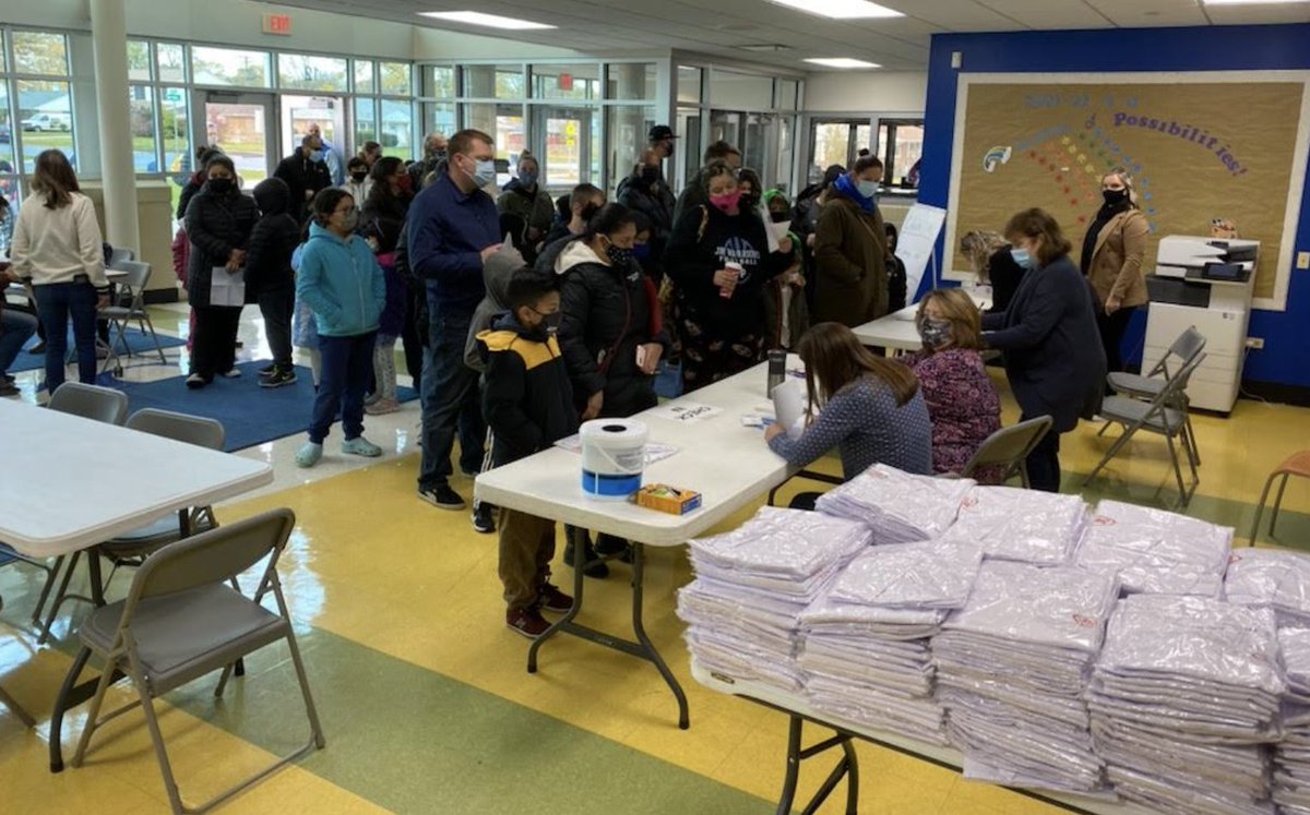 62schools's tweet photo. Today is a great day here in District 62 as we welcome families at our 5-11 year-old vaccine clinic over at Algonquin. We are here until noon. #62learns #62workingtogether https://t.co/FMd099lS1I