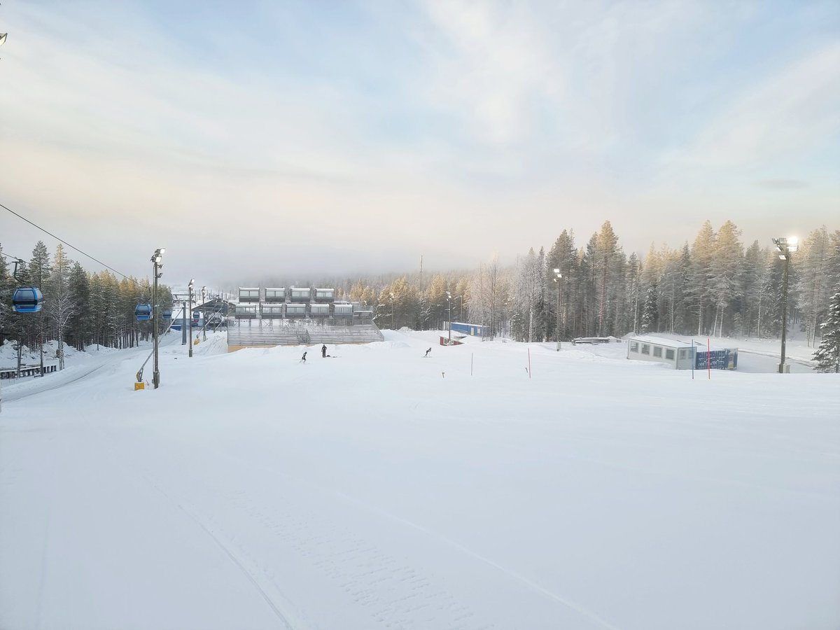 Upea talvipäivä Levillä ja World Cup Levin valmistelut täysillä käynnissä. Viikon päästä kisataan!