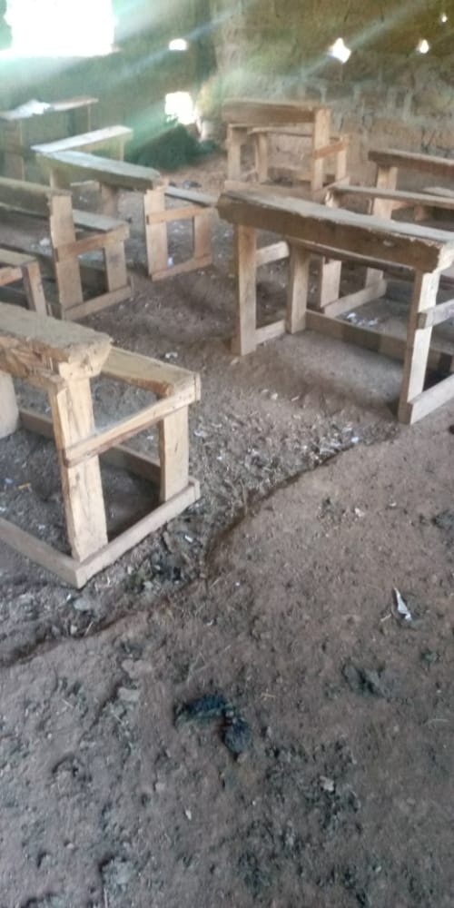 ML10254's tweet photo. Hello @bonifacemwangi, need your help Kidogo.This is a classroom, not Where Bandits train their shooting skills.A lot money was used in construction, its been years, never complete, Structure Abt to collapse, Very dangerous to kids.. Disaster looming.@EduMinKenya
#OkoaKapsorok https://t.co/CefTmZ3pUA