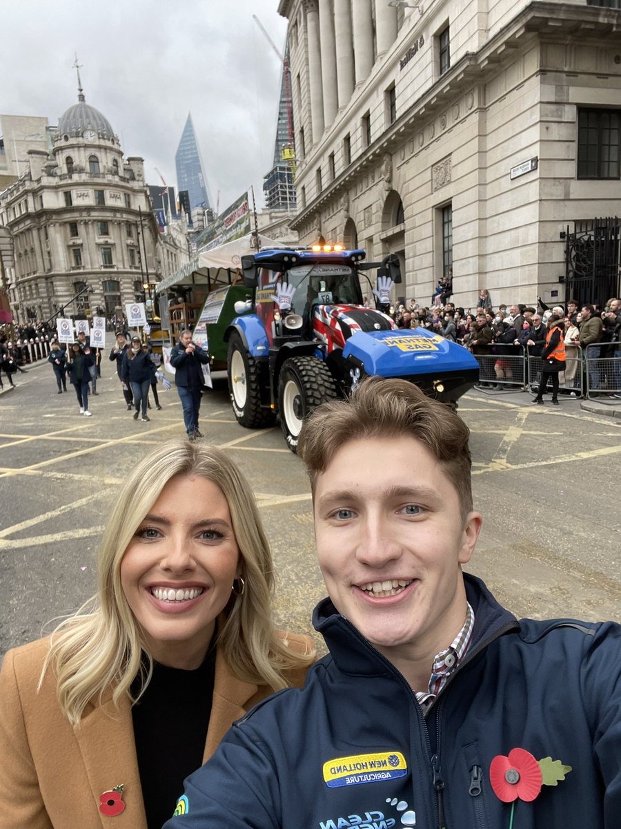 Great to meet THE @MollieKing at this year’s #LordMayorsShow - certainly as a farmer 👨🏼‍🌾 not a firefighter👨‍🚒! 🤣👌🏼#BackBritishFarming 🇬🇧