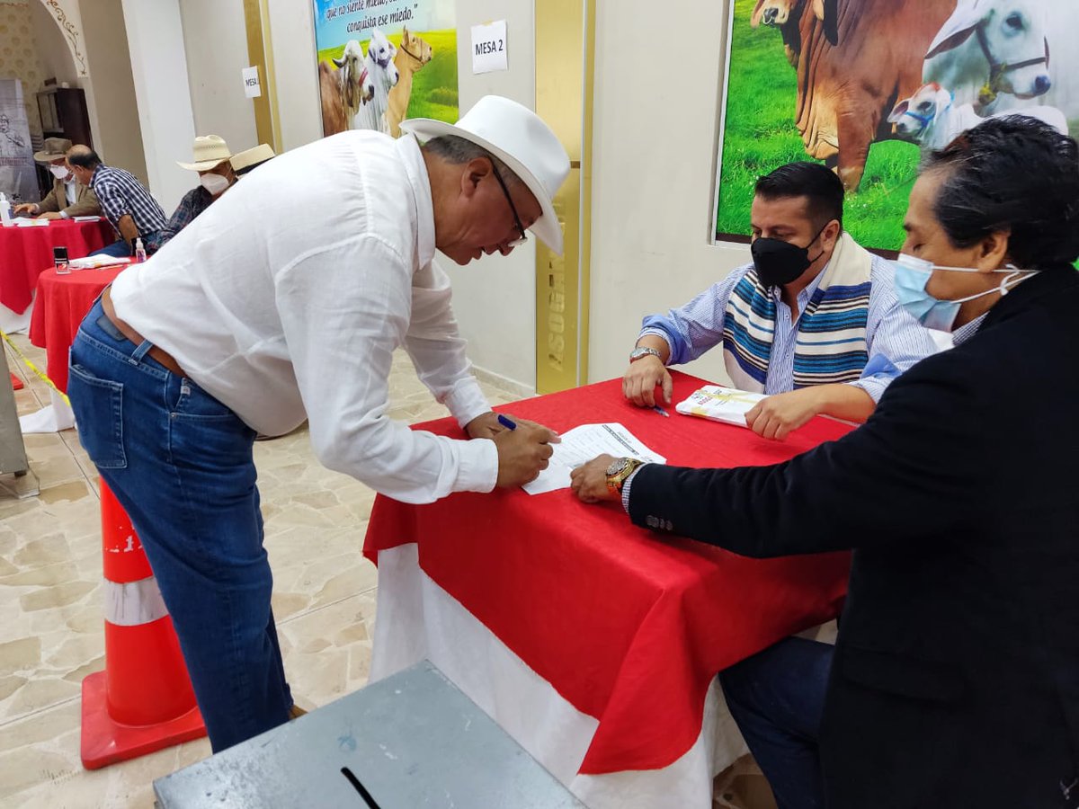 CNESantoDomingo's tweet photo. #CooperaciónCNE l Hoy, brindamos apoyo técnico, logístico y de veeduría en la elección de la directiva de #Asogan. https://t.co/GQTk8GrUGZ