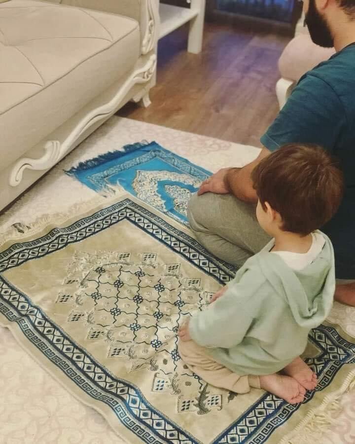 yourdest_'s tweet photo. " وَكَانَ أَبُوهُمَا صَالِحًا .♥️ https://t.co/oD2CAxRsXw