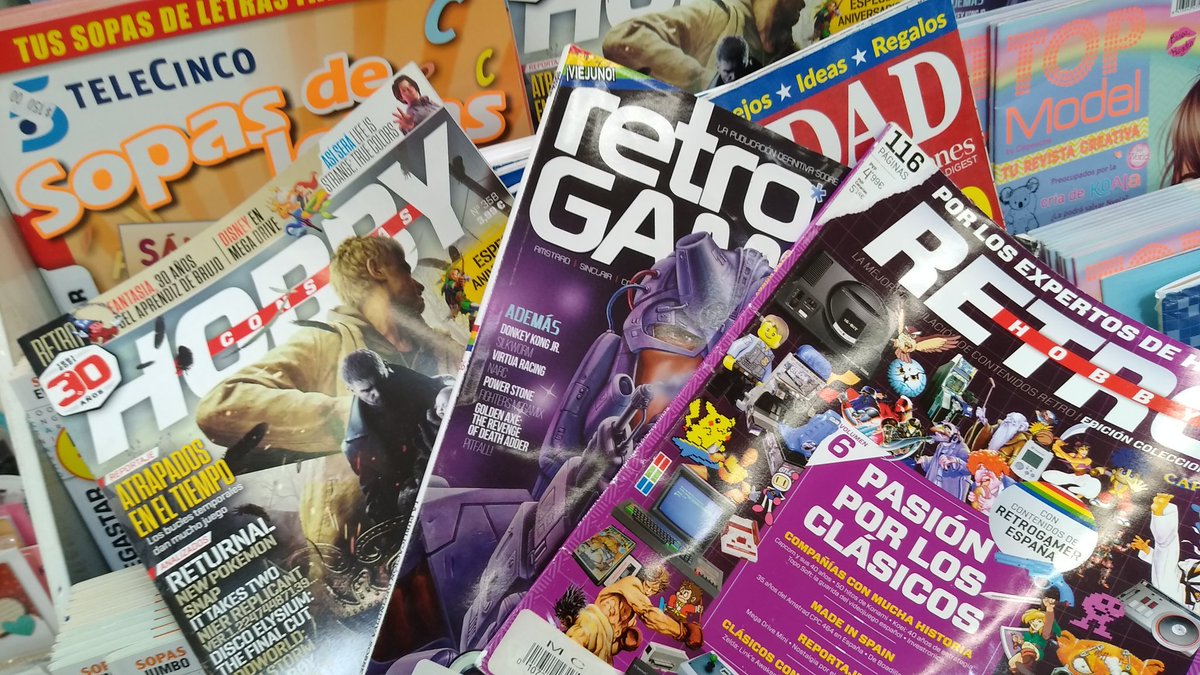 APA_ZAROZO's tweet photo. Como cuando sales y te encuentras con una tripleta ganadora! Siempre es grato encontrar #revistas de #Videojuegos!
#RevistaRetroGamer #HobbyConsolas #RetroHobby #RevistasdeVideojuegos #LecturaGaming #Leerespartedejugar #Gaming https://t.co/XIBvrpHJdz