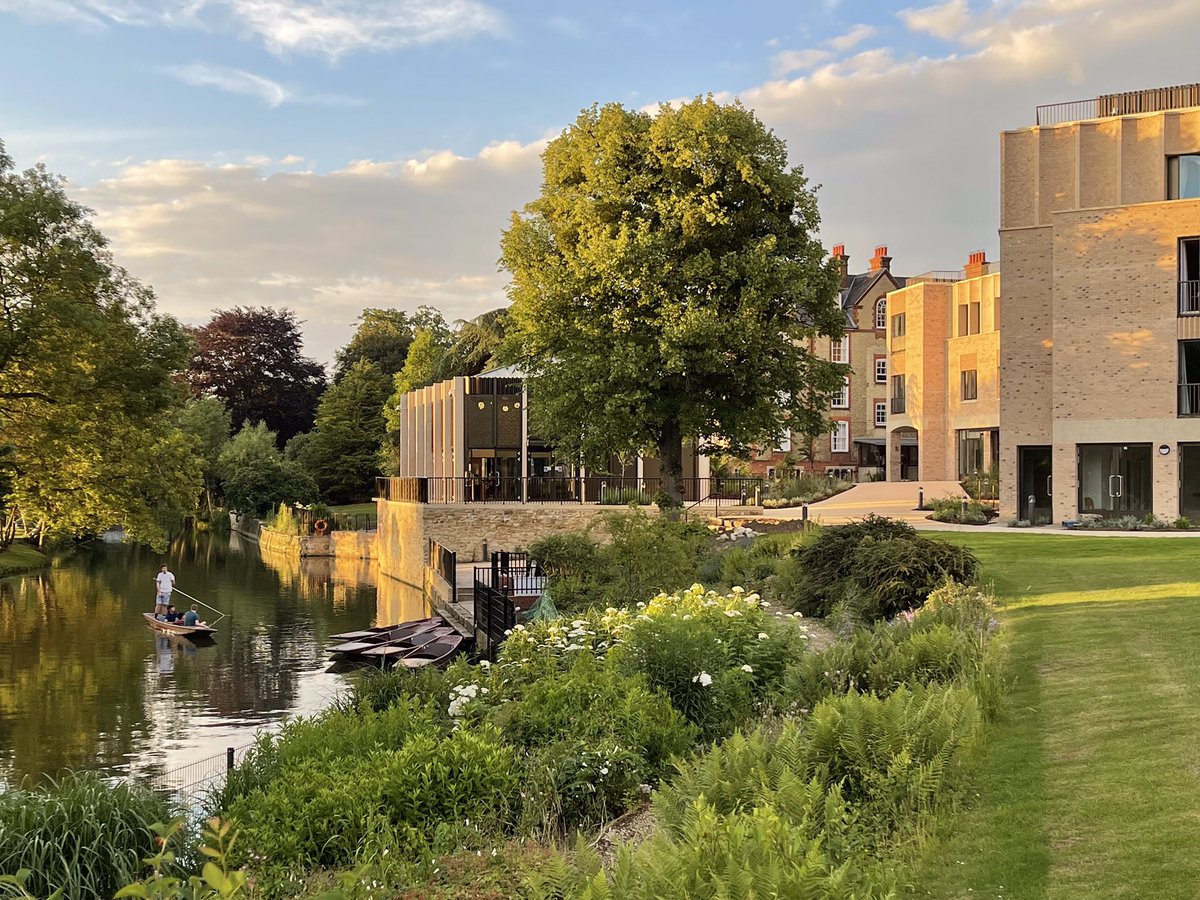 HildasCrime's tweet photo. Contemplating ‘Take a punt’ as a tagline for our 2022 Crime Fiction Weekend …
More seriously, how beautiful is our new Anniversary building & Pavilion?
Photo by Amu Chandrakuma
#HCFW22 https://t.co/Vy6ggDAsgO
