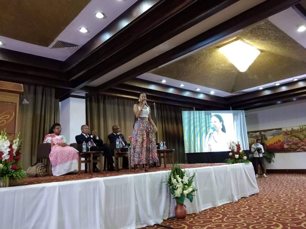 SlamCaylah's tweet photo. Conférence - débat :
Madagascar en marche arrière comment sortir de ce gouffre.
Carlton-Madagascar

#work #slampoetry #spokenword #slamothérapie #slamtrotteuse #Madagascar #Malagasy🇲🇬 https://t.co/na1nHlVe5c