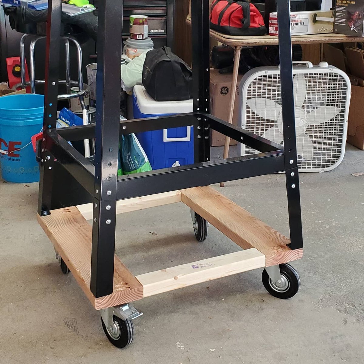 New miter saw. Let's build something.
.
.
.
#mitersaw #diywoodshop #amateurwoodshop #harborfreight #admirlmitersaw #12inchmitersaw