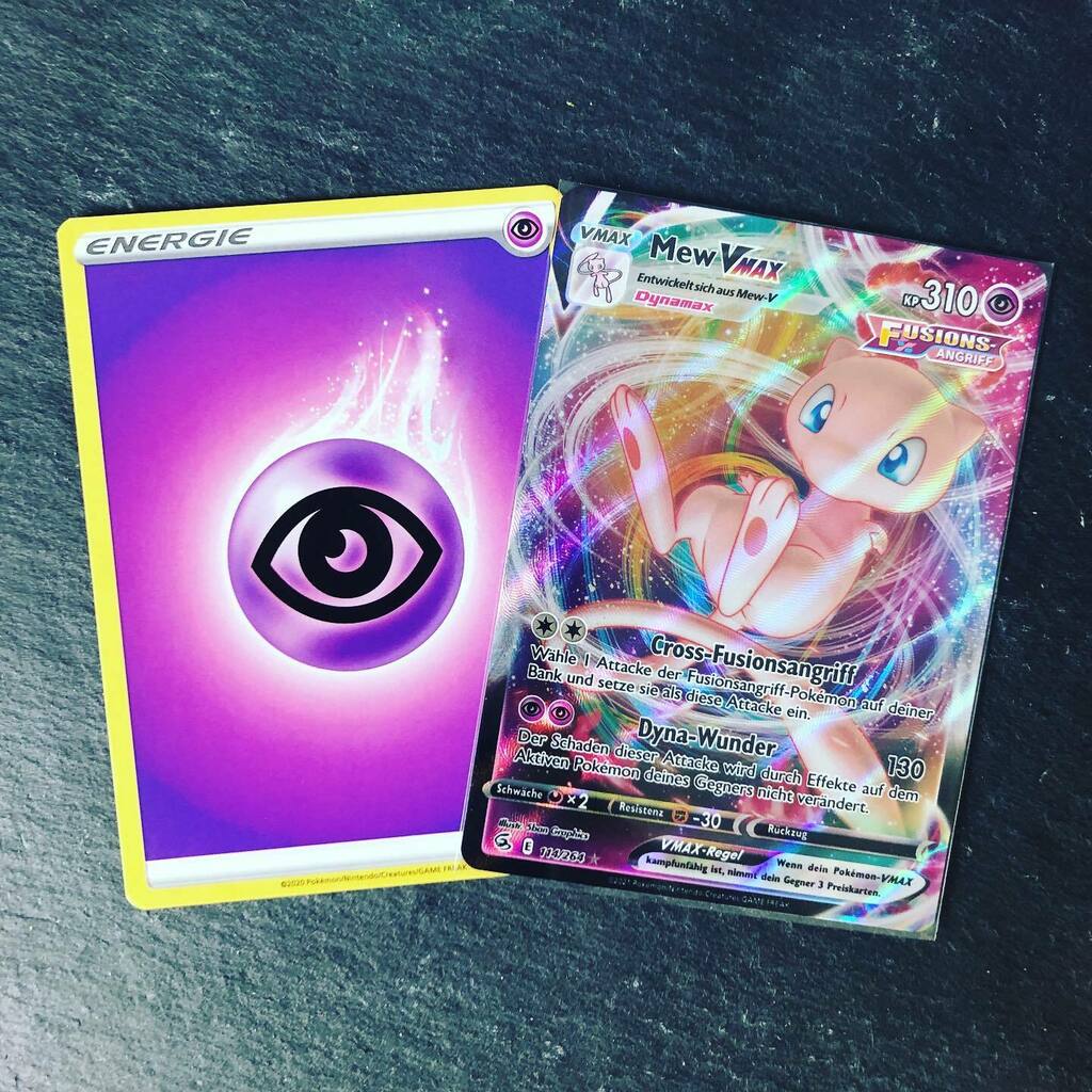 MightyTywald's tweet photo. Hallo #Pokefreunde, Das neue Set #FusionsAngriff ist da, und somit sind wir dieses Jahr dann auch durch mir den Sets. Ich konnte schon ein paar Booster öffnen und das Set macht mir auch wieder Spaß. Mit diesem tollen #MewVmax konnte ich auch schon eine t… https://t.co/RfOwLLW6KD https://t.co/O3Sh5HrXF6