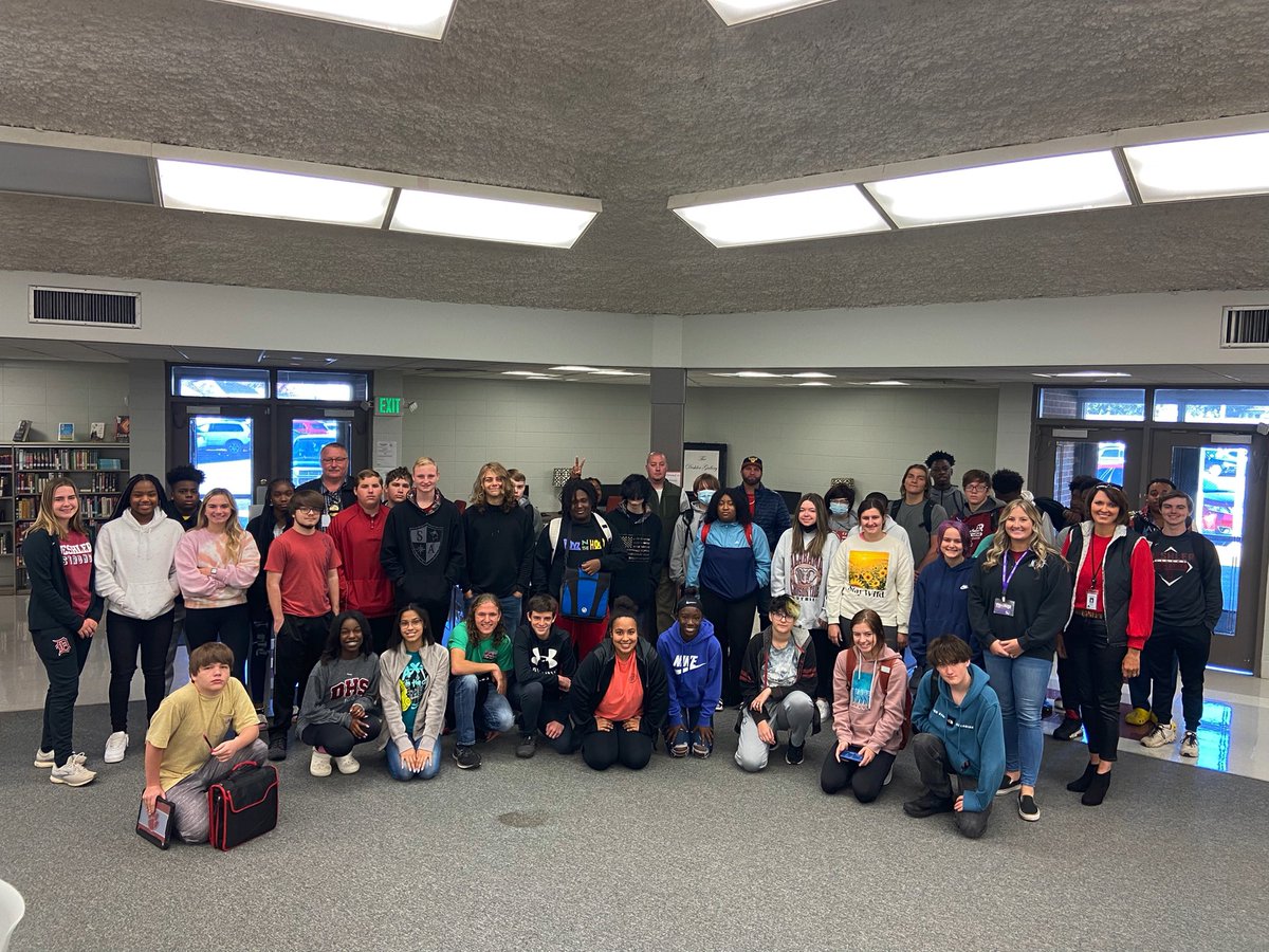 Thank you to Sgt. Jay Steward and Officer Jonathon Glaze for speaking to Dr. Murphy’s and Deputy Chief Setliff’s classes today about making wise decisions and how they chose law enforcement for their careers. <a href="/mtidwell11/">Madison Tidwell</a>