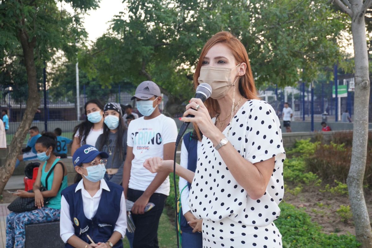 SilvanaPuelloV's tweet photo. Gracias a los vecinos de Las Palmas y a todos los barranquilleros que participaron en nuestra #Reciclaton junto a @ReciclaPues y Colectivo Cora.  Recibimos plásticos, papel, cartón, metal, vidrio y Tetra Pak ¡#ReciclaPorBAQ por toda la ciudad! 🙌 https://t.co/LdR0LGptEH