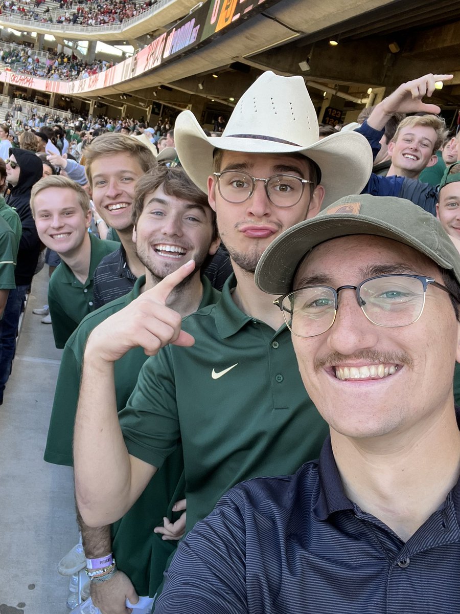 cgoodrum63's tweet photo. Game day with the roomies! #SicEm #phichi https://t.co/7lROSU23Vn