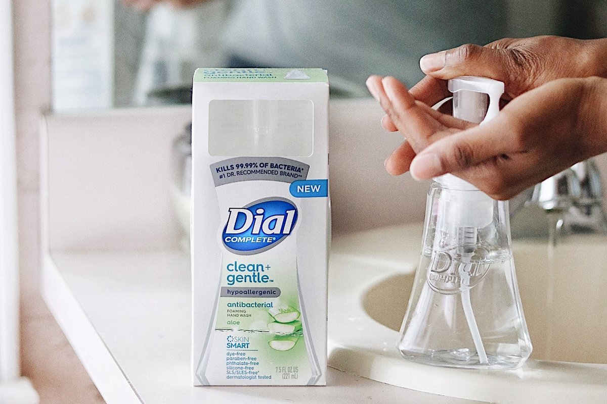 Have you tried our Dial® Clean + Gentle™ antibacterial foaming hand wash yet? This hypoallergenic and antibacterial hand wash is available in Aloe, Grapefruit and Fragrance Free. Which scent do you want to try? 👇

📸: puremomblog (IG)