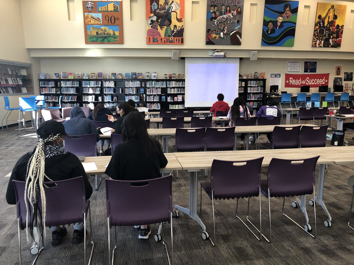 vaughdutch's tweet photo. Some one to one learning fun @WeLoveWheatley Saturday tutorial #NGCamp #ELABootcamp #USHISTORYBootcamp https://t.co/umK7zRs7cQ
