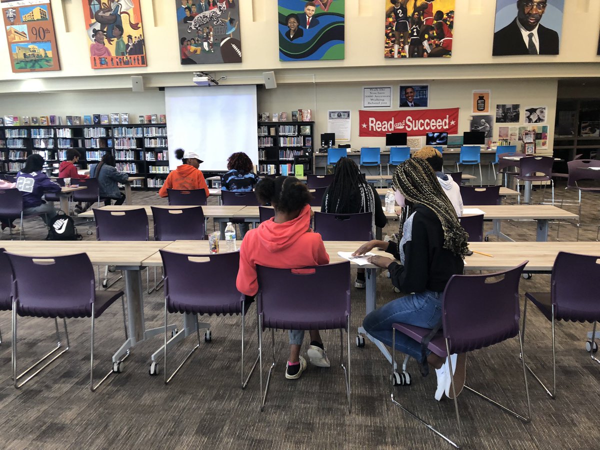 vaughdutch's tweet photo. Some one to one learning fun @WeLoveWheatley Saturday tutorial #NGCamp #ELABootcamp #USHISTORYBootcamp https://t.co/umK7zRs7cQ