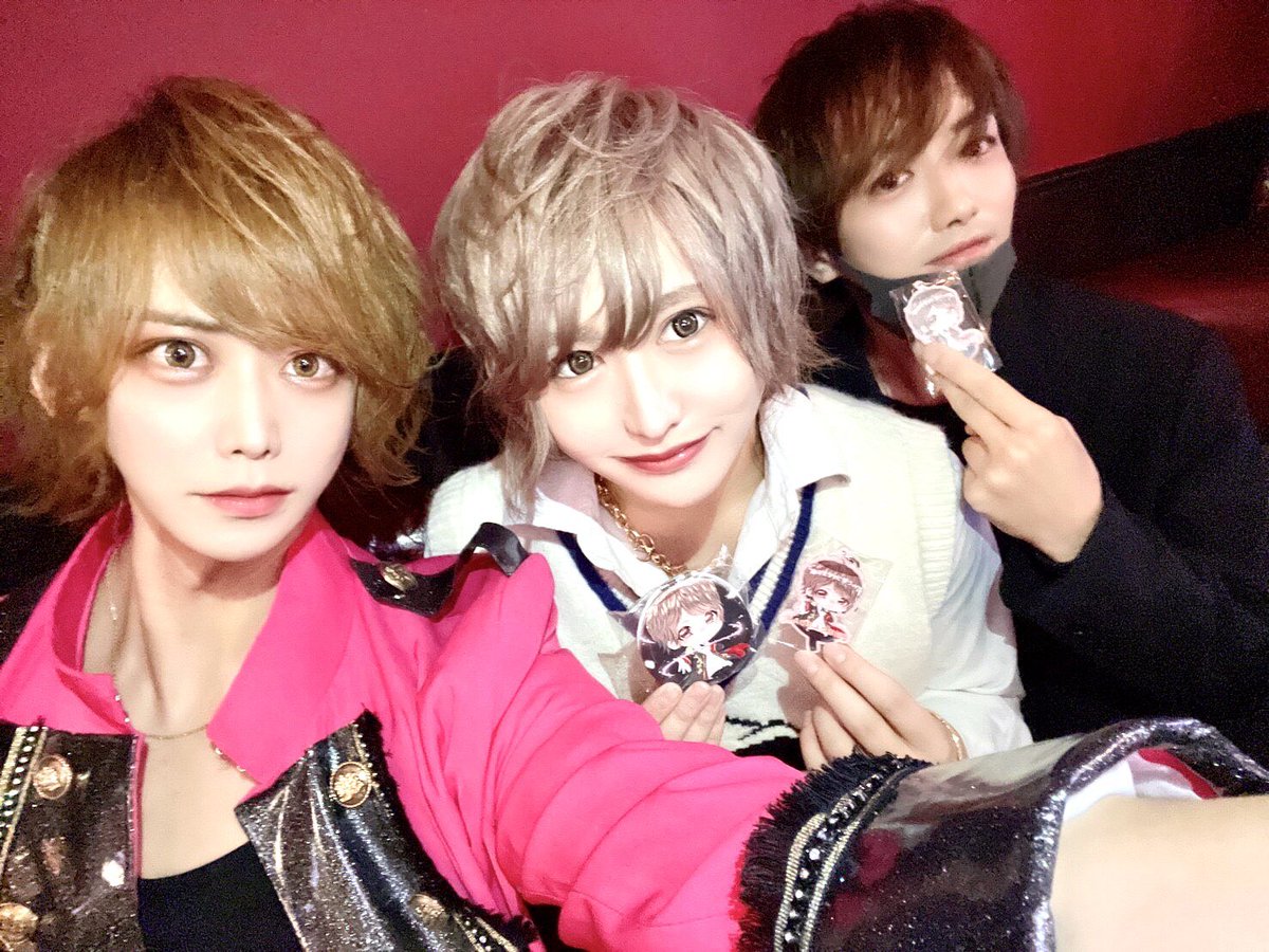 ROMEO_kabuki's tweet photo. 🌹🌹🌹HAMLET🌹🌹🌹
副主任 HAL(@HalHamlet )
Birthday Event🎉
来て頂いた同業様をご紹介👏

Decent様より(@club_decent )
マネージャー 山田太郎様(@decent_taro )
春木カイ様(@Sawazirikai )

太郎さんとカイさんのお話を聞けてHAMLET🌹従業員気合い入りました🥰🔥

#HAMLETらしく🌹
#エルコレ https://t.co/lV6damEDCo