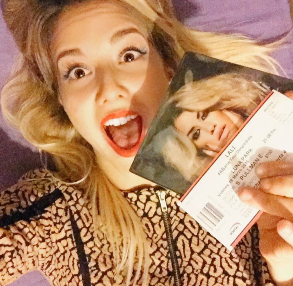 primadonna91_'s tweet photo. lali apoyando a flor vigna y ella lalera desde el principio AMAMOS https://t.co/IPaT3Mu9ag