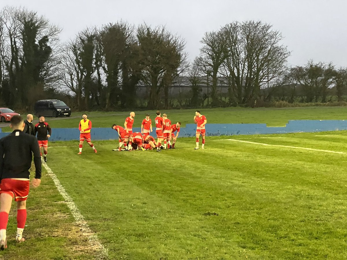 Injury time <a href="/lCarhart/">Leighton Carhart</a> with a worldy for 2-3 <a href="/StDennisAFC1/">St Dennis AFC</a> <a href="/swpleague/">WALTER C. PARSON PENINSULA LEAGUE</a>  <a href="/swsportsnews/">South West Sports News</a> <a href="/swaz_football/">SWAZ</a>