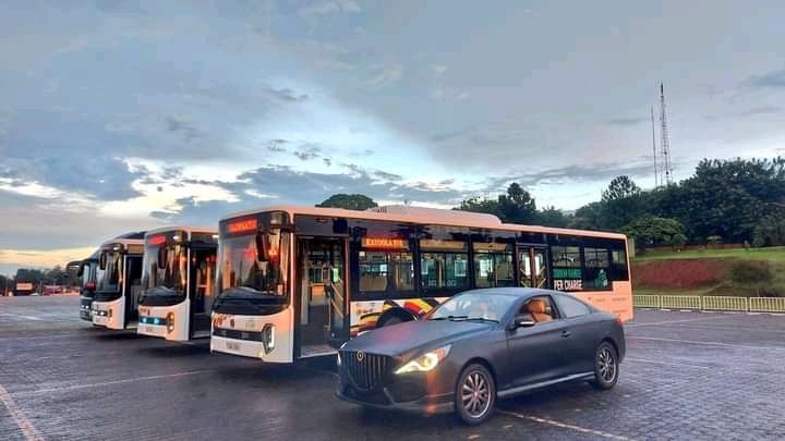 africandreamsl's tweet photo. These buses are made in Uganda, East Africa.
It will make so much sense if African countries start to trade with each other as much as they are doing with the West and Asia. Instead of buying buses from China for exuberant prices, why can't we try our made in Africa products. https://t.co/QiGC1j2Gox